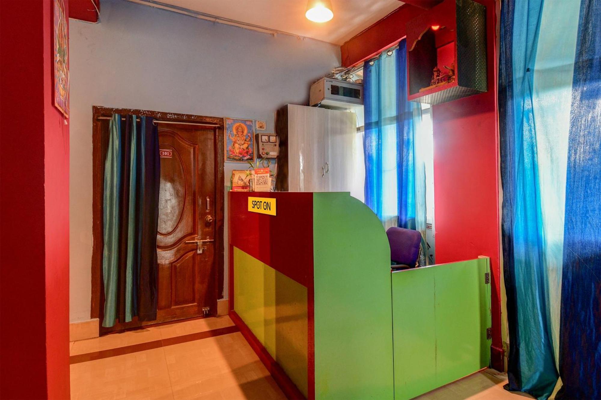 Oyo Flagship Pratikshya Guest House Baripada Buitenkant foto